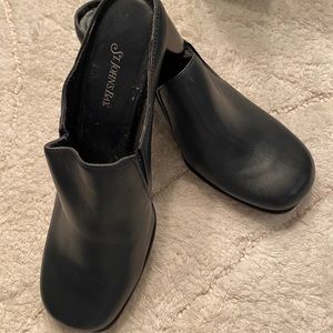 St John’s Bay mules